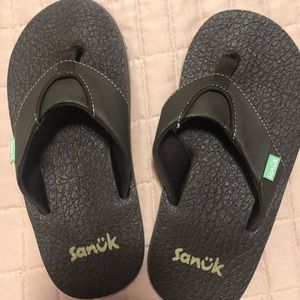 NWOT - never worn boys sanuk  flip flops - dark brown - size 13/1